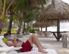 Hein under the palmtrees.